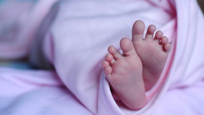 Жінка з Київщини народила донечку на Прикарпатті