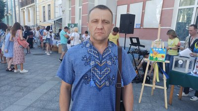 "Віват, ліцей 25" – у Житомирі на Михайлівській провели благодійну акцію "Віват, ліцей 25" – у Житомирі на Михайлівській провели благодійну акцію