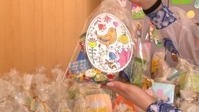 Три тонни дарунків повезли волонтери з Черкащини, щоб привітати захисників з Великоднем Три тонни дарунків повезли волонтери з Черкащини, щоб привітати захисників з Великоднем