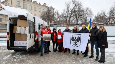 Гуманітарна допомога у Чернігові: Червоний Хрест передав техніку, засоби зв’язку, продукти