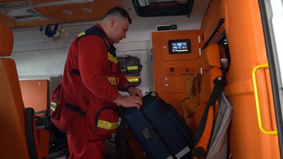 "Жили у підвалі". Як працювали медики "швидкої" у Сумах на початку вторгнення
