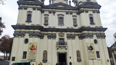 В Архикатедральму соборі УГКЦ в Тернополі встановлюють відреставровані двері