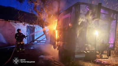 Обстріли Чернігівщини: пошкоджена адмінбудівля та знищене авто у Ріпкинській громаді