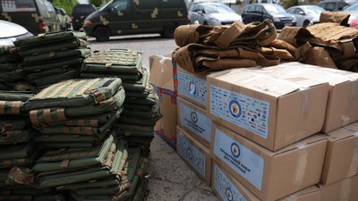 Із Львівщини для ЗСУ передали 15 автомобілів Із Львівщини для ЗСУ передали 15 автомобілів