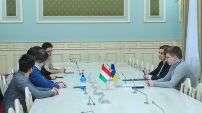 Угорщина передала для Києва 15 генераторів
