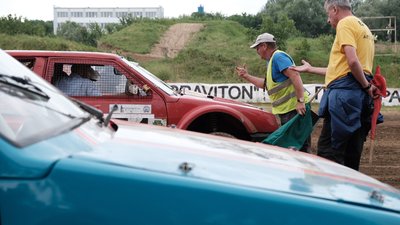 Пил на старті та півсотні учасників. Як у Чернівцях відбувався Чемпіонат України з автокросу Пил на старті та півсотні учасників. Як у Чернівцях відбувався Чемпіонат України з автокросу