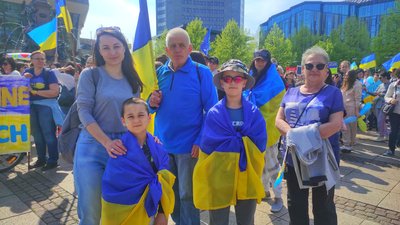 "Родичів в Росії в мене більше немає": харків'яни вийшли на підтримку України у Лейпцигу "Родичів в Росії в мене більше немає": харків'яни вийшли на підтримку України у Лейпцигу