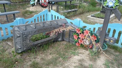На Сумщині поцупили металеві елементи з 13 могил, щоб здати їх як брухт