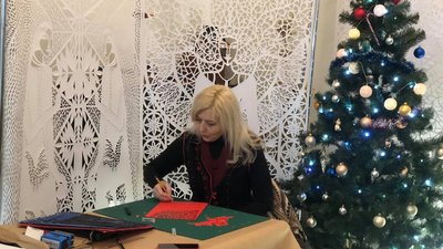 Фіранки-витинанки. Львівська художниця Дарія Альошкіна робить 5-метрові витинанки
