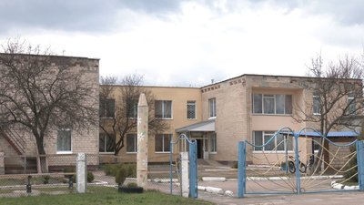 Сновську гімназію поки не закриватимуть
