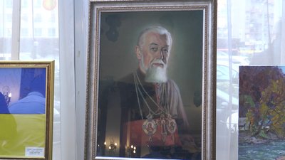 В Івано-Франківську на благодійному аукціоні збирали гроші на підтримку Збройних сил України В Івано-Франківську на благодійному аукціоні збирали гроші на підтримку Збройних сил України