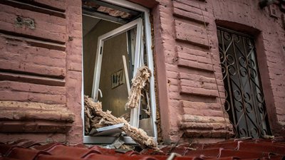 Внаслідок ракетного удару по Дніпру пошкоджено майже пів сотні житлових будинків