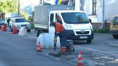 У Луцьку почали ремонтували дороги, на яких патрульні виявили недоліки