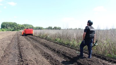 "Безпечних місць зараз немає" — сумський рятувальник Олег Стрілка розповів про розмінування Сумщини "Безпечних місць зараз немає" — сумський рятувальник Олег Стрілка розповів про розмінування Сумщини