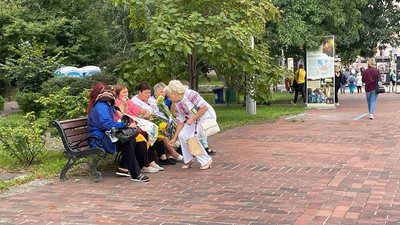 Приспущені прапори та хвилина мовчання. Як Україна відзначає День пам'яті захисників Приспущені прапори та хвилина мовчання. Як Україна відзначає День пам'яті захисників