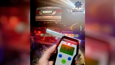 На п'яного водія та власницю авто у Чернігові патрульні поліцейські склали протоколи