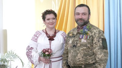 "Я не зможу без цієї людини": у Львові побралися військовий і волонтерка