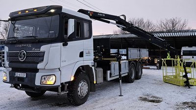 Раніше виїздило 5 машин: підприємство у Чернівцях купило спецтехніку, яка полегшить заміну опор вуличного освітлення