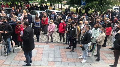 Пікет з музикою. У Чернівцях власники ресторанів та організатори свят просять дозвіл на роботу