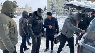 Радника Волинської служби доріг затримали на хабарі у 200 тисяч гривень