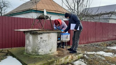 Відсутність огорожі, даху, дослідження води. На Кіровоградщині перевіряли громадські криниці