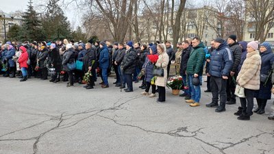 У Полтаві прощаються із воїнами, які загинули під час захисту України У Полтаві прощаються із воїнами, які загинули під час захисту України