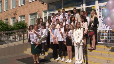 У черкаських школах пролунав останній дзвінок У черкаських школах пролунав останній дзвінок