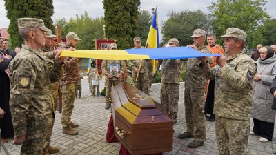 На Тернопільщині попрощалися з воїном Олександром Тихонюком На Тернопільщині попрощалися з воїном Олександром Тихонюком