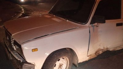 Херсонські патрульні зупинили водія напідпитку, який їздив з пробитим колесом
