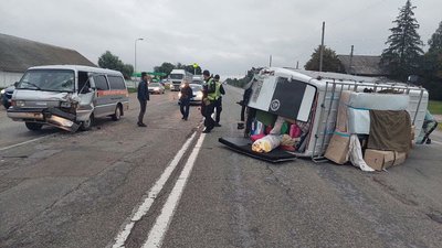У Кіптях зіткнулись два мікроавтобуси: травмувалися двоє людей