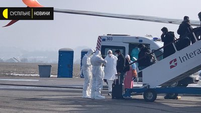 Українці прилетіли із Китаю Українці прилетіли із Китаю