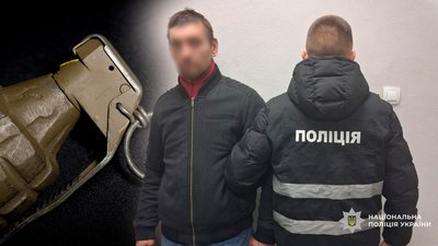Зброя на Чернігівщині: затримали чоловіка, який погрожував поліції та військовим гранатами