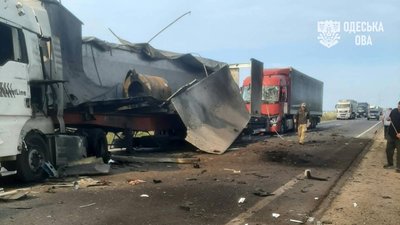 РФ атакувала автодорогу на Одещині: один із травмованих у важкому стані
