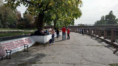 У вихідний день кропивничани розфарбували 100 м2 набережної та відремонтували там 14 лавок У вихідний день кропивничани розфарбували 100 м2 набережної та відремонтували там 14 лавок