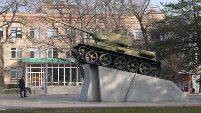 У Дніпрі планують знести 90 пов’язаних з радянським минулим монументів У Дніпрі планують знести 90 пов’язаних з радянським минулим монументів