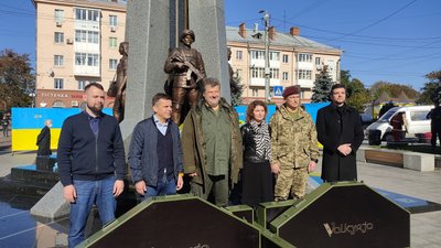 Два дрони передали десантникам 95 бригади представники гуманітарного хабу "Житомир" спільно з міською радою Два дрони передали десантникам 95 бригади представники гуманітарного хабу "Житомир" спільно з міською радою