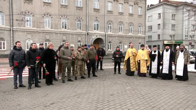 У Чернігові вшанували Героїв Небесної Сотні У Чернігові вшанували Героїв Небесної Сотні
