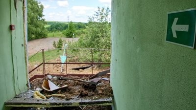 Наслідки обстрілу дитячого табору "Орлятко" біля Чугуєва на Харківщині: фоторепортаж Наслідки обстрілу дитячого табору "Орлятко" біля Чугуєва на Харківщині: фоторепортаж