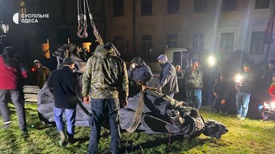 "Законодавчо ми це можемо робити": чи демонтують імперські пам’ятники у Полтаві за місяць