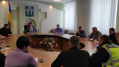 Негода у Рівному: влада вирішила залучити військову техніку