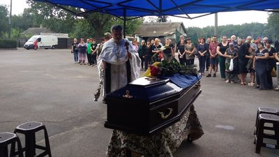 Помер під час служби. У Кропивницькому попрощались із військовим ЗСУ Помер під час служби. У Кропивницькому попрощались із військовим ЗСУ
