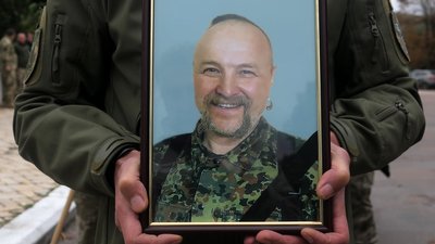У Глухові попрощалися з народним майстром Ігорем Білевичем, який загинув на Донеччині У Глухові попрощалися з народним майстром Ігорем Білевичем, який загинув на Донеччині