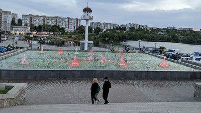 Без музики, але зі світловими ефектами: в Умані запрацювали фонтани