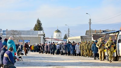 Загинув на Донеччині: на Чернігівщині попрощалися зі старшим солдатом Андрієм Овсієнком Загинув на Донеччині: на Чернігівщині попрощалися зі старшим солдатом Андрієм Овсієнком
