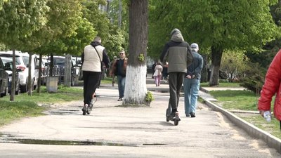 Електросамокати, пішоходи, транспорт