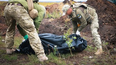 В районі деокупованої Козачої Лопані на Харківщині ексгумували загиблого військового В районі деокупованої Козачої Лопані на Харківщині ексгумували загиблого військового