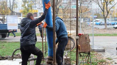 У Сумах облаштовують ручні колонки для безперебійного доступу до води