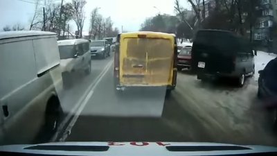 Поліція розшукала водія, який не пропускав швидку з хворою дитиною на Харківщині