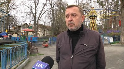 У Житомирі в парку культури і відпочинку розпочали косметичний ремонт дитячих атракціонів У Житомирі в парку культури і відпочинку розпочали косметичний ремонт дитячих атракціонів