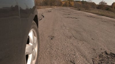 Люди просять відремонтувати дорогу між Крутьками і Благодатним Люди просять відремонтувати дорогу між Крутьками і Благодатним